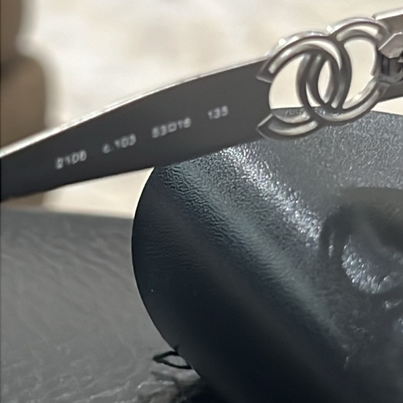 CHANEL “frames” - Picture 9 of 14